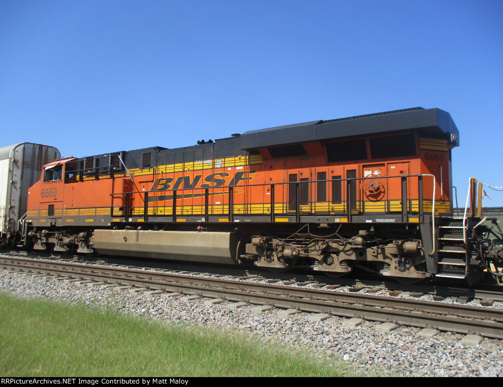 BNSF 6669